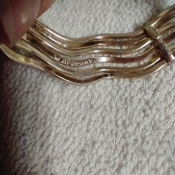 Multi layer bangle bracelet marked west germany goldtone approx. 2.5 I.d. - Picture 2 of 5